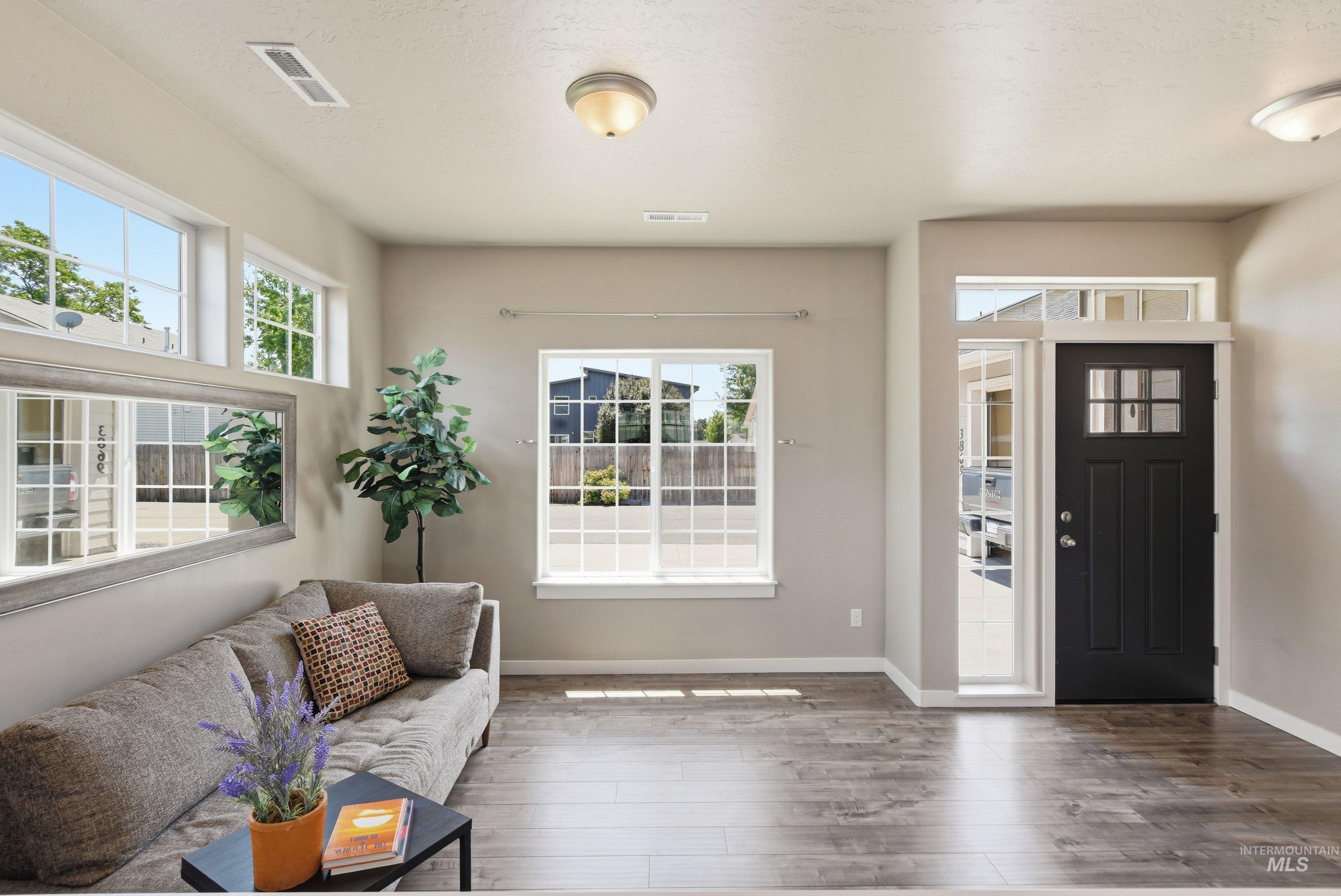 3869 Jackie Ln, Boise, Idaho 83704, 3 Bedrooms, 2.5 Bathrooms, Residential For Sale, Price $475,000,MLS 98994493