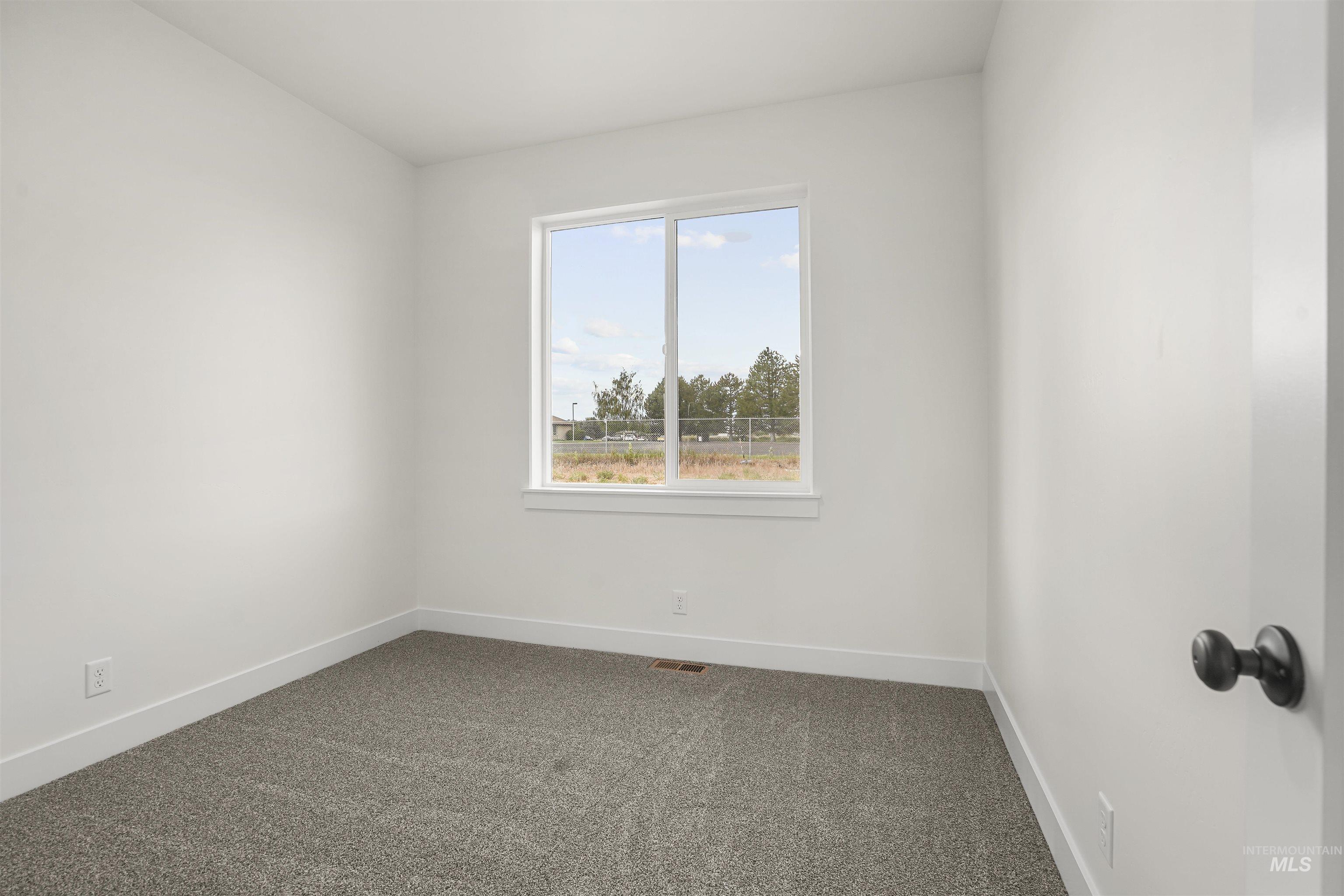 1923 Gingko, Rupert, Idaho 83350, 4 Bedrooms, 2 Bathrooms, Residential For Sale, Price $425,000,MLS 98994495