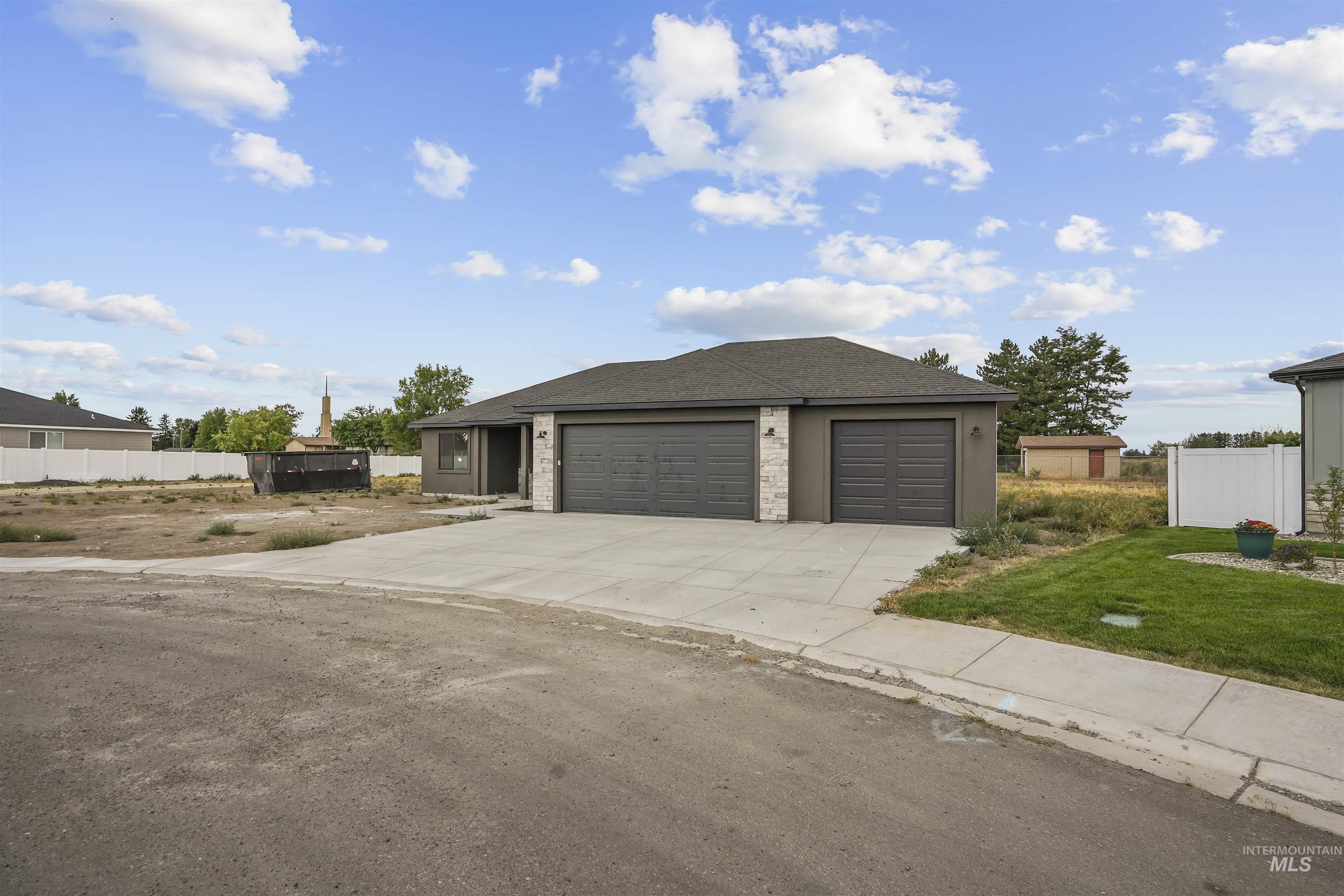 1923 Gingko, Rupert, Idaho 83350, 4 Bedrooms, 2 Bathrooms, Residential For Sale, Price $425,000,MLS 98994495