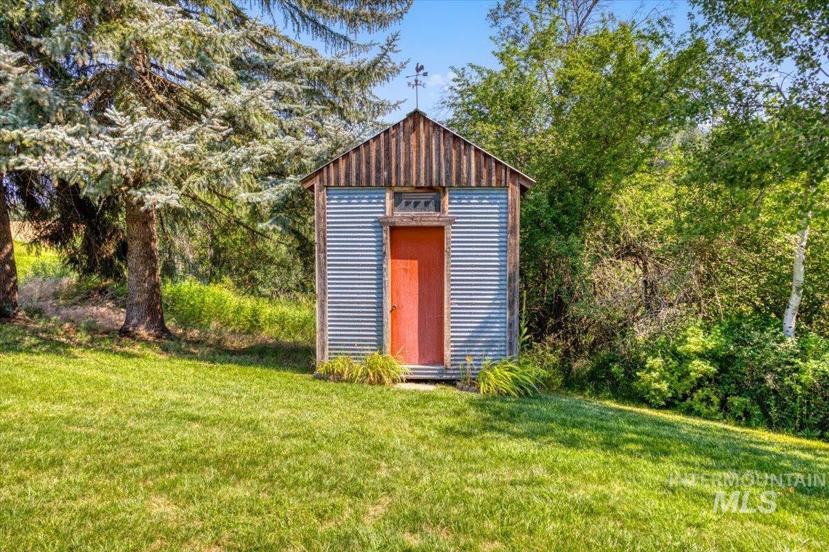 1071 Reynolds Rd, Princeton, Idaho 83857, 2 Bedrooms, 1.5 Bathrooms, Residential For Sale, Price $475,000,MLS 98994496