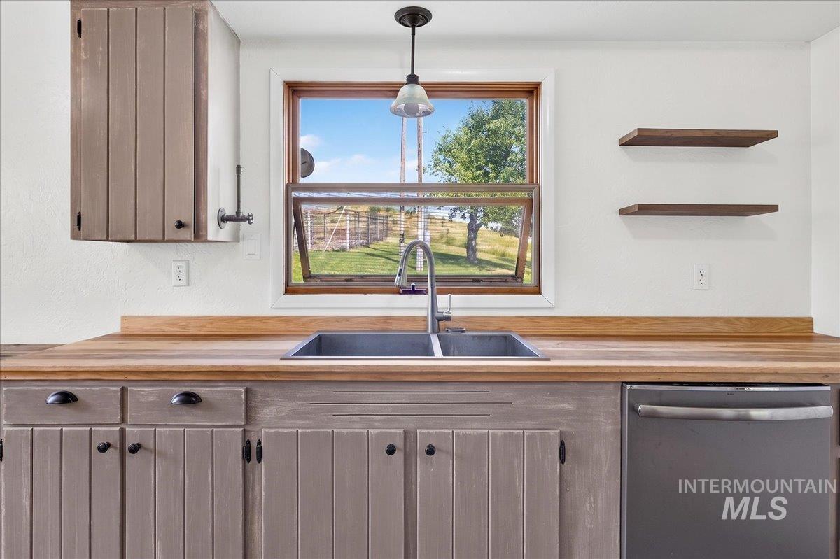 1071 Reynolds Rd, Princeton, Idaho 83857, 2 Bedrooms, 1.5 Bathrooms, Residential For Sale, Price $500,000,MLS 98994496