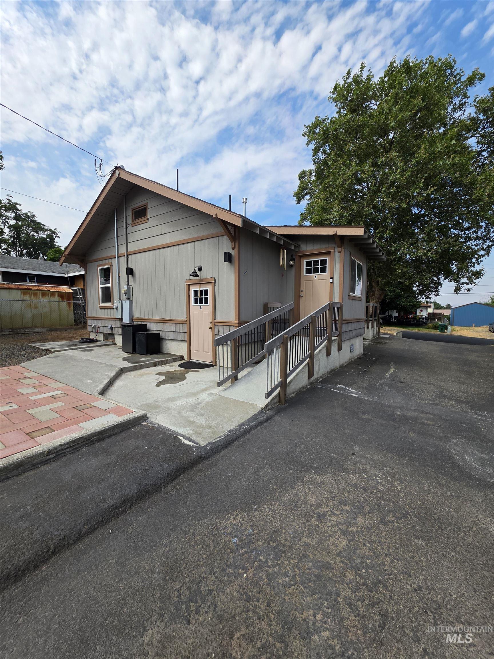 411 29Th St, Lewiston, Idaho 83501, 2 Bedrooms, 1 Bathroom, Residential Income For Sale, Price $329,000,MLS 98994498