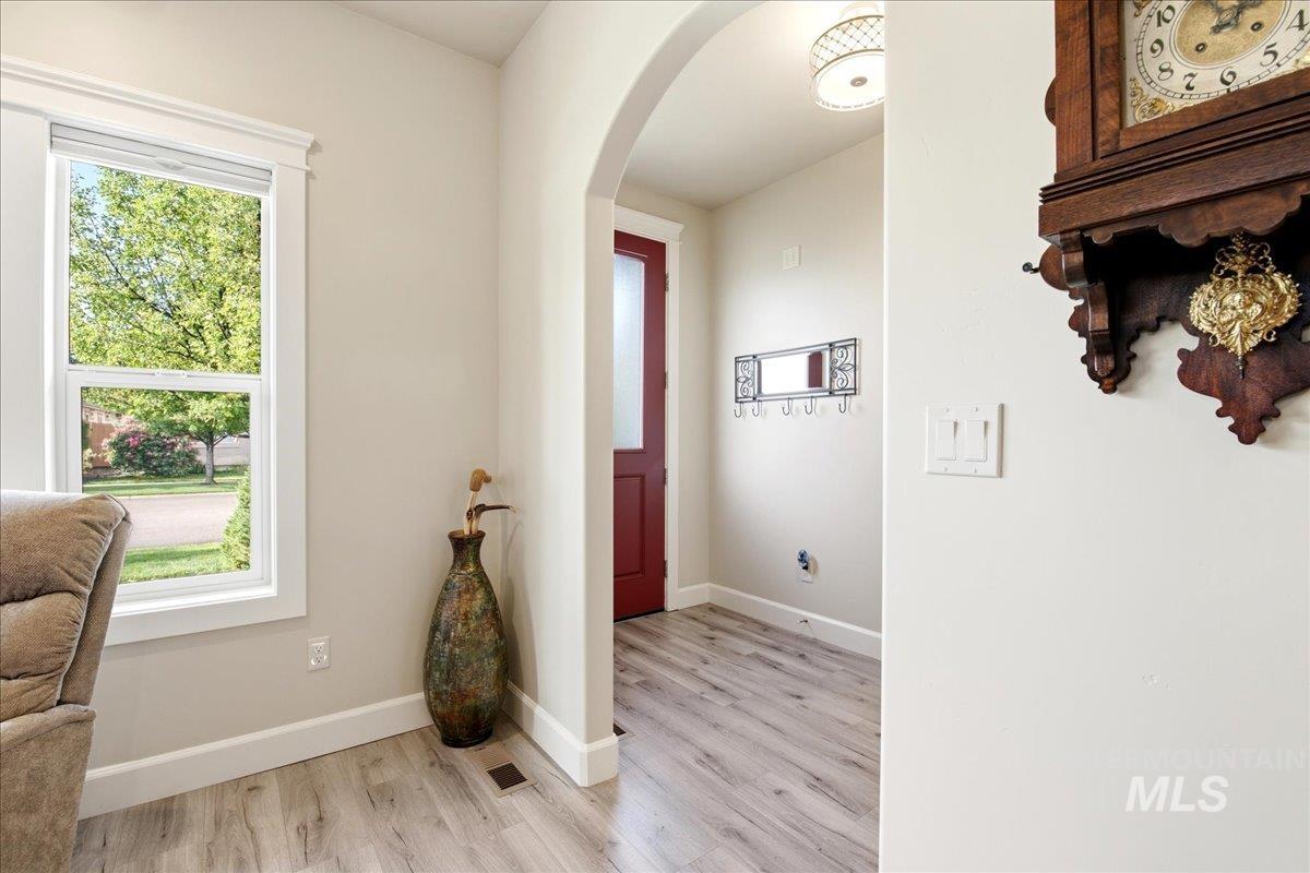 1400 E Summerplace St, Meridian, Idaho 83646, 3 Bedrooms, 2 Bathrooms, Residential For Sale, Price $499,900, 98994503