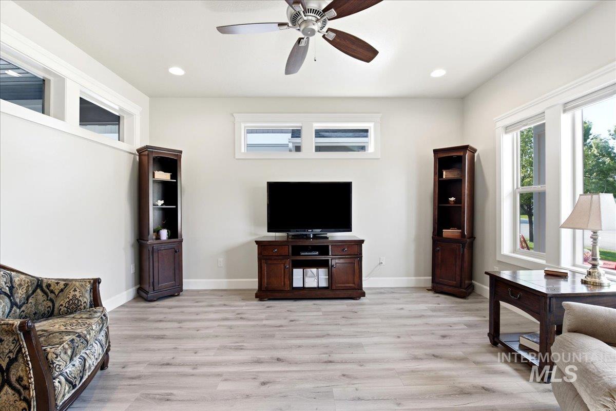 1400 E Summerplace St, Meridian, Idaho 83646, 3 Bedrooms, 2 Bathrooms, Residential For Sale, Price $499,900, 98994503