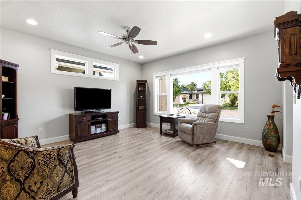 1400 E Summerplace St, Meridian, Idaho 83646, 3 Bedrooms, 2 Bathrooms, Residential For Sale, Price $499,900, 98994503