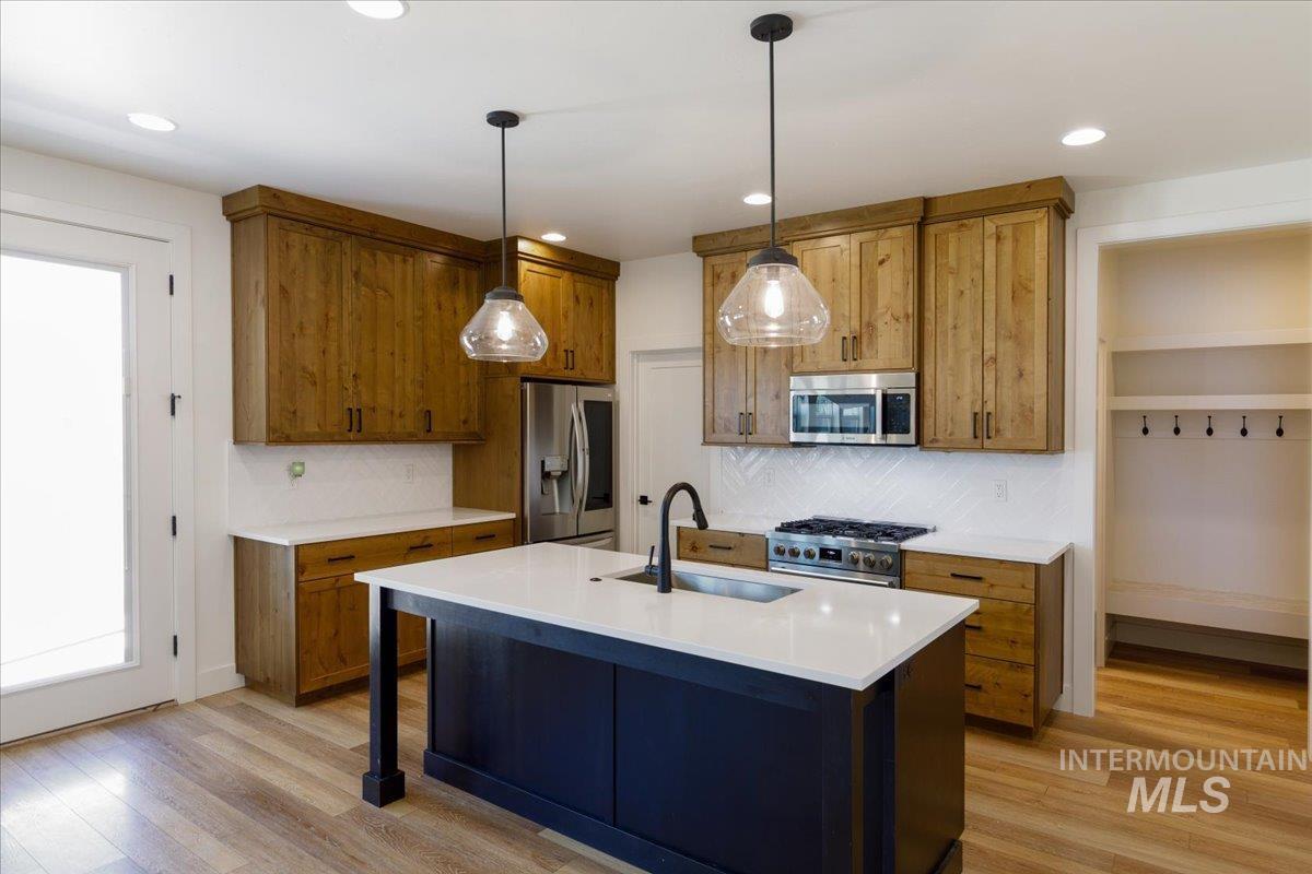 4087 N Heritage View Avenue, Meridian, Idaho 83646, 3 Bedrooms, 2 Bathrooms, Residential For Sale, Price $590,000, 98994504
