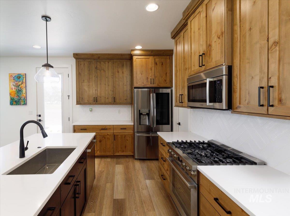 4087 N Heritage View Avenue, Meridian, Idaho 83646, 3 Bedrooms, 2 Bathrooms, Residential For Sale, Price $590,000, 98994504