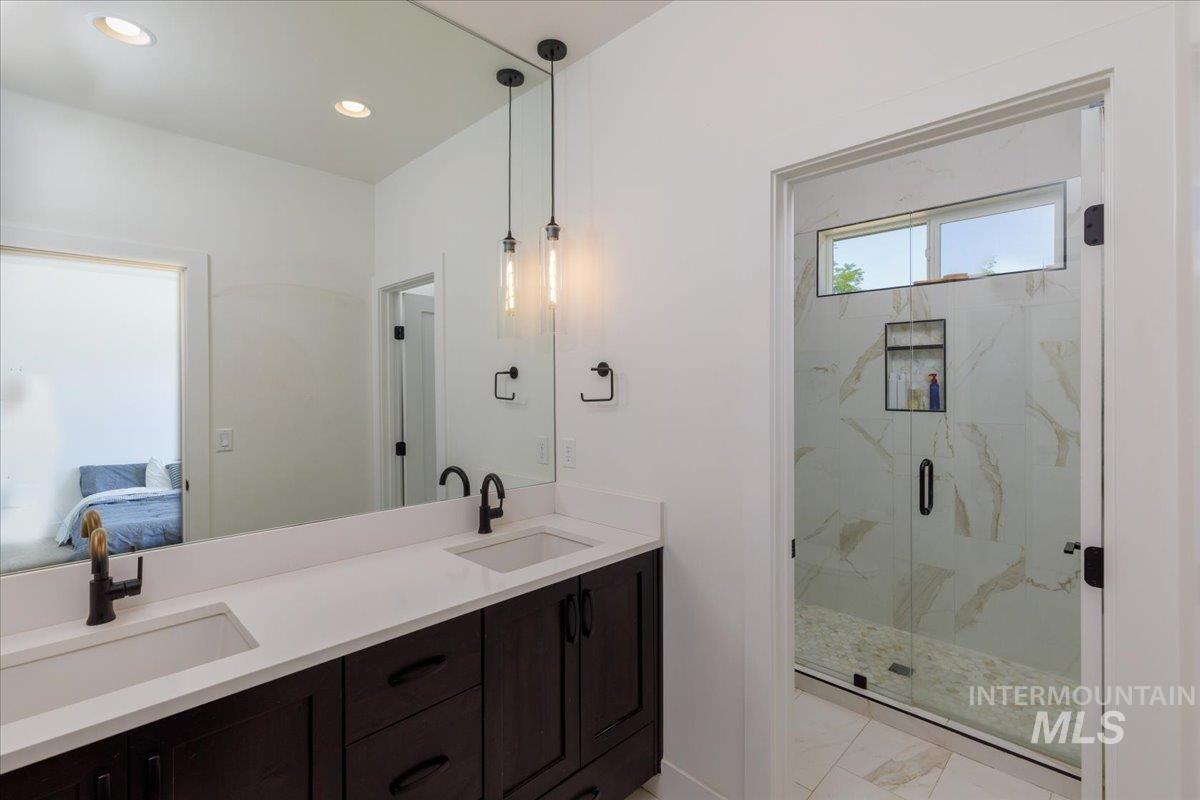 4087 N Heritage View Avenue, Meridian, Idaho 83646, 3 Bedrooms, 2 Bathrooms, Residential For Sale, Price $590,000, 98994504