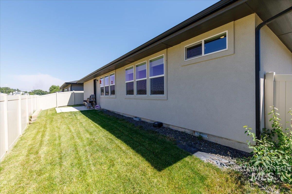 4087 N Heritage View Avenue, Meridian, Idaho 83646, 3 Bedrooms, 2 Bathrooms, Residential For Sale, Price $590,000, 98994504