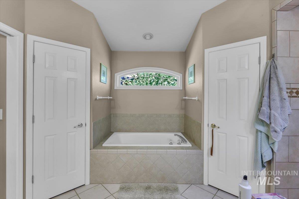 12113 W Musket Dr, Boise, Idaho 83713, 4 Bedrooms, 2 Bathrooms, Residential For Sale, Price $585,000, 98994505