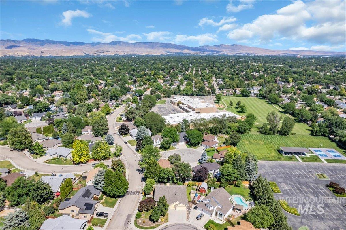 12113 W Musket Dr, Boise, Idaho 83713, 4 Bedrooms, 2 Bathrooms, Residential For Sale, Price $585,000, 98994505