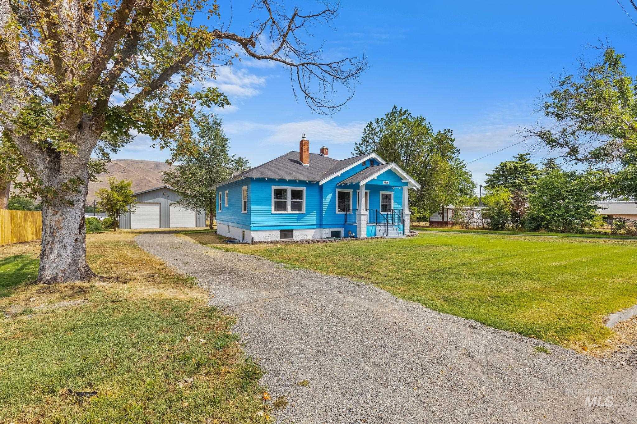 1518 Elm St., Clarkston, Washington 99403, 5 Bedrooms, 2 Bathrooms, Residential For Sale, Price $459,000, 98994506