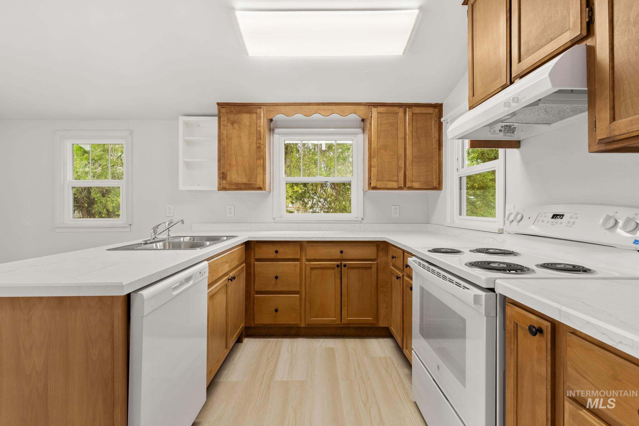 1518 Elm St., Clarkston, Washington 99403, 5 Bedrooms, 2 Bathrooms, Residential For Sale, Price $459,000, 98994506