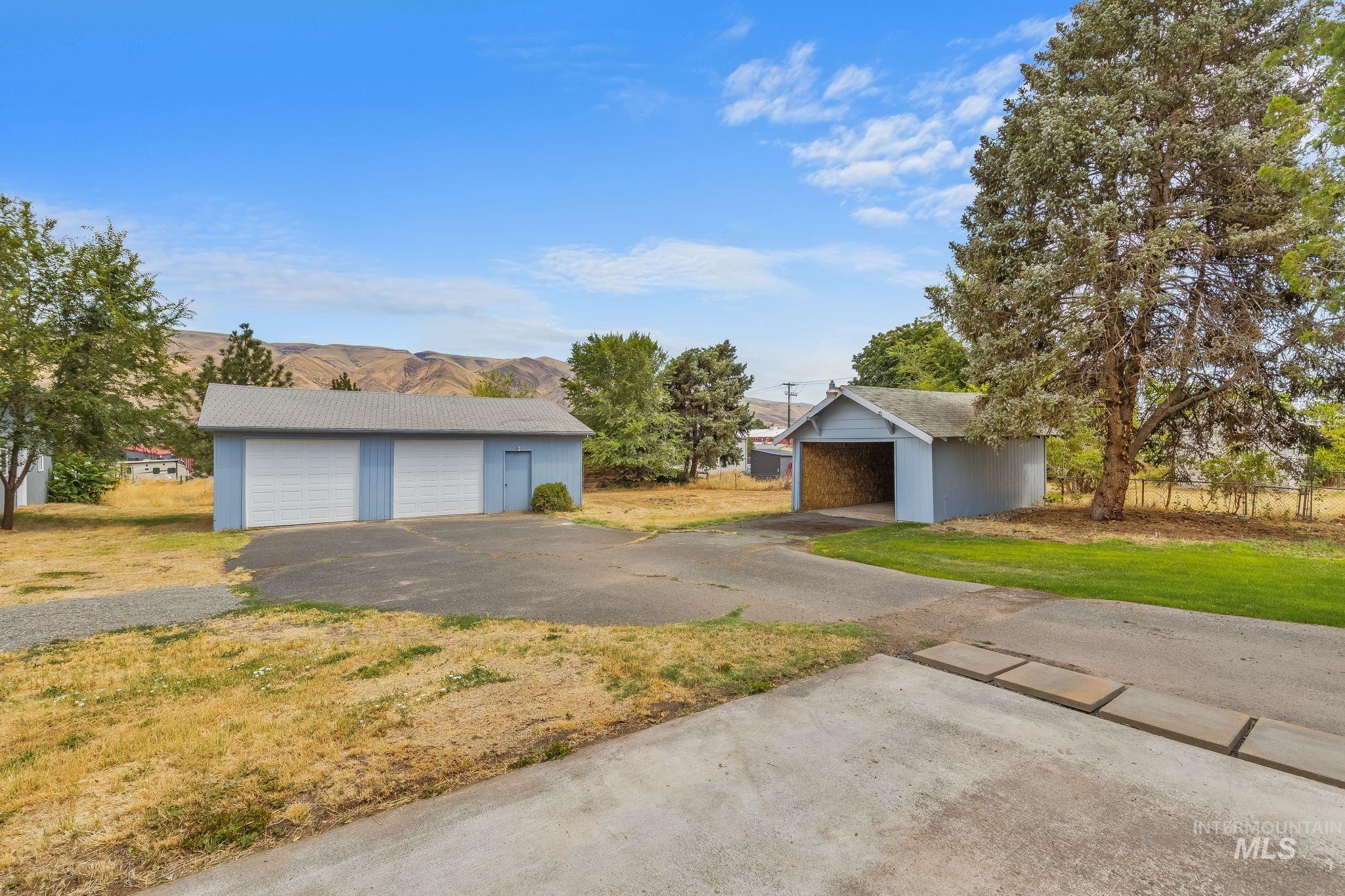 1518 Elm St., Clarkston, Washington 99403, 5 Bedrooms, 2 Bathrooms, Residential For Sale, Price $459,000, 98994506