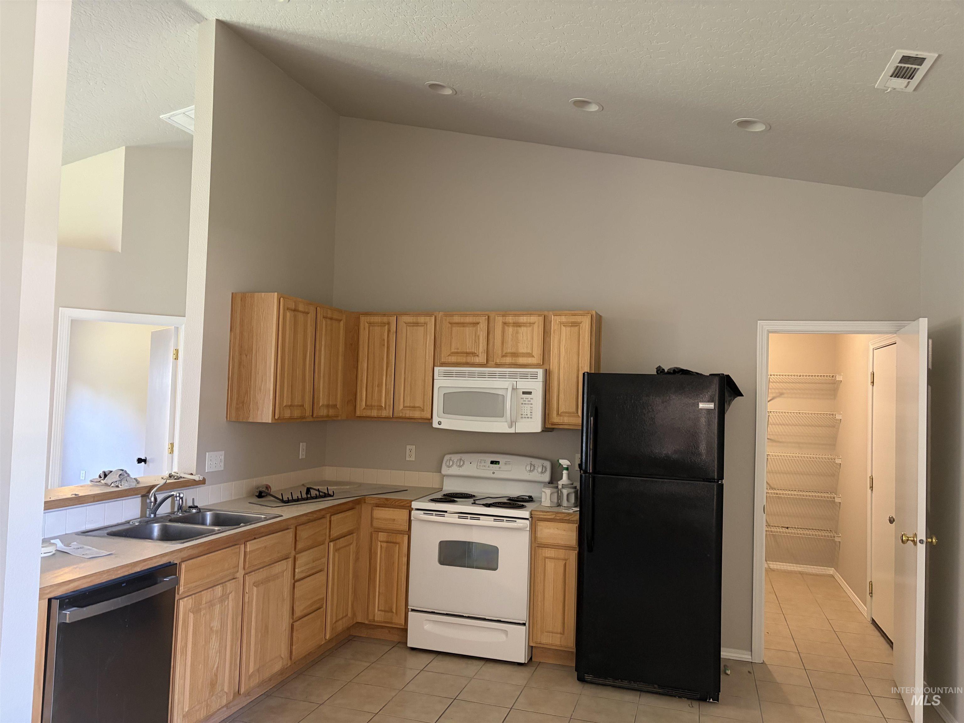 119 Midvale Ave., Caldwell, Idaho 83605, 3 Bedrooms, 2 Bathrooms, Rental For Rent, Price $2,050,MLS 98994509