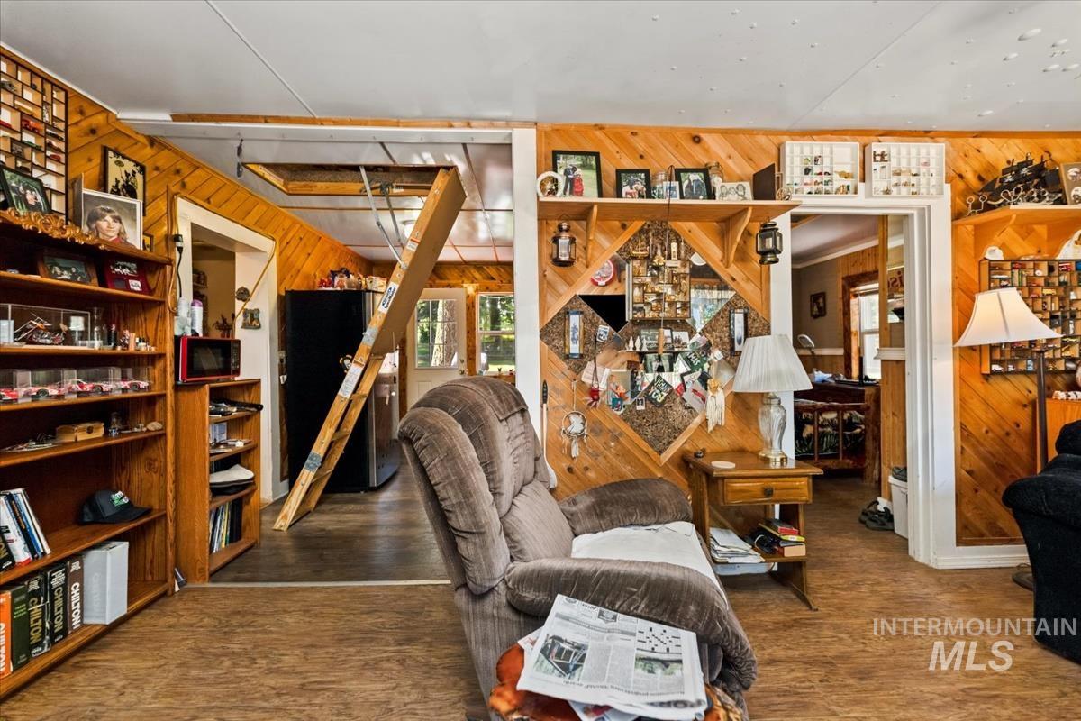 531 Brenda Dr, Cascade, Idaho 83611, 2 Bedrooms, 1 Bathroom, Residential For Sale, Price $449,900,MLS 98994511