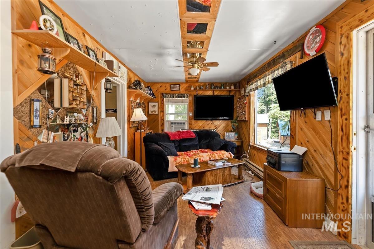 531 Brenda Dr, Cascade, Idaho 83611, 2 Bedrooms, 1 Bathroom, Residential For Sale, Price $449,900,MLS 98994511
