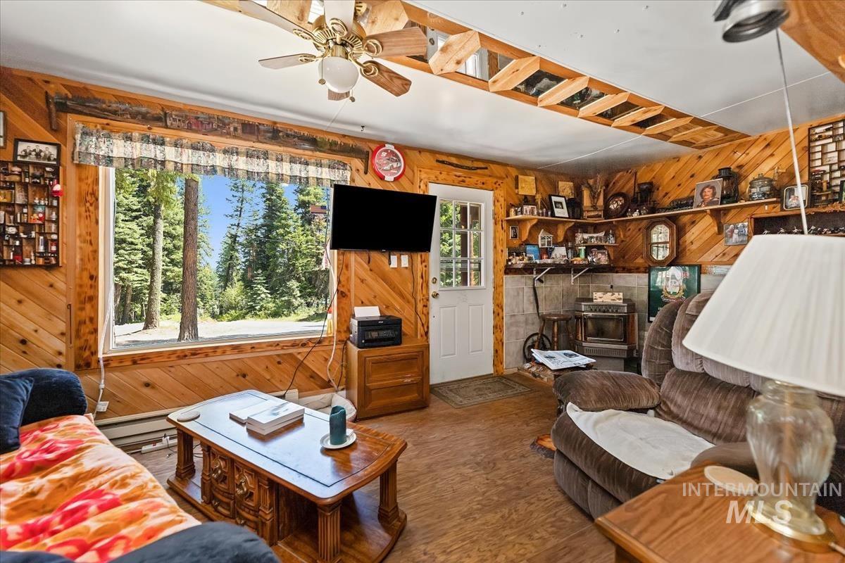 531 Brenda Dr, Cascade, Idaho 83611, 2 Bedrooms, 1 Bathroom, Residential For Sale, Price $449,900,MLS 98994511