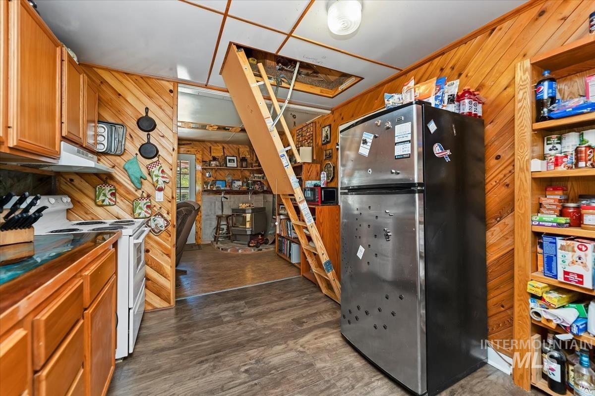 531 Brenda Dr, Cascade, Idaho 83611, 2 Bedrooms, 1 Bathroom, Residential For Sale, Price $449,900,MLS 98994511