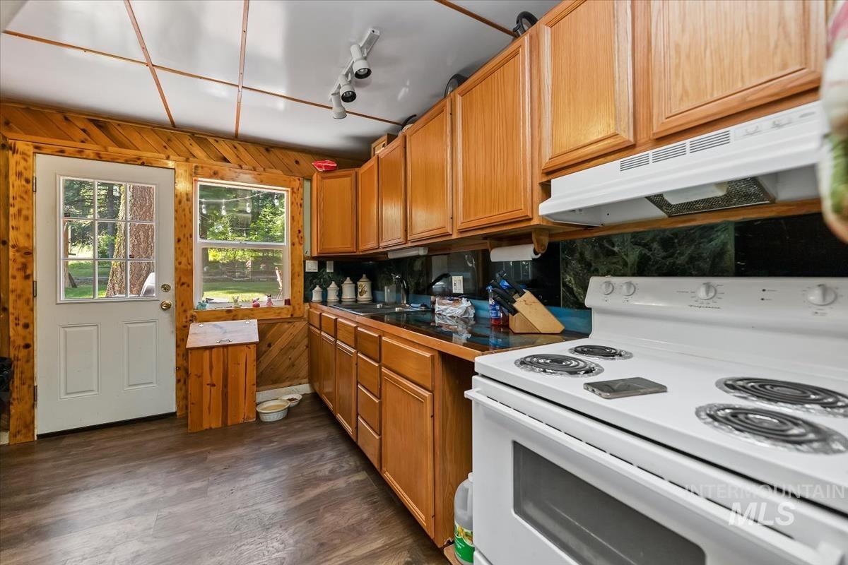 531 Brenda Dr, Cascade, Idaho 83611, 2 Bedrooms, 1 Bathroom, Residential For Sale, Price $449,900,MLS 98994511