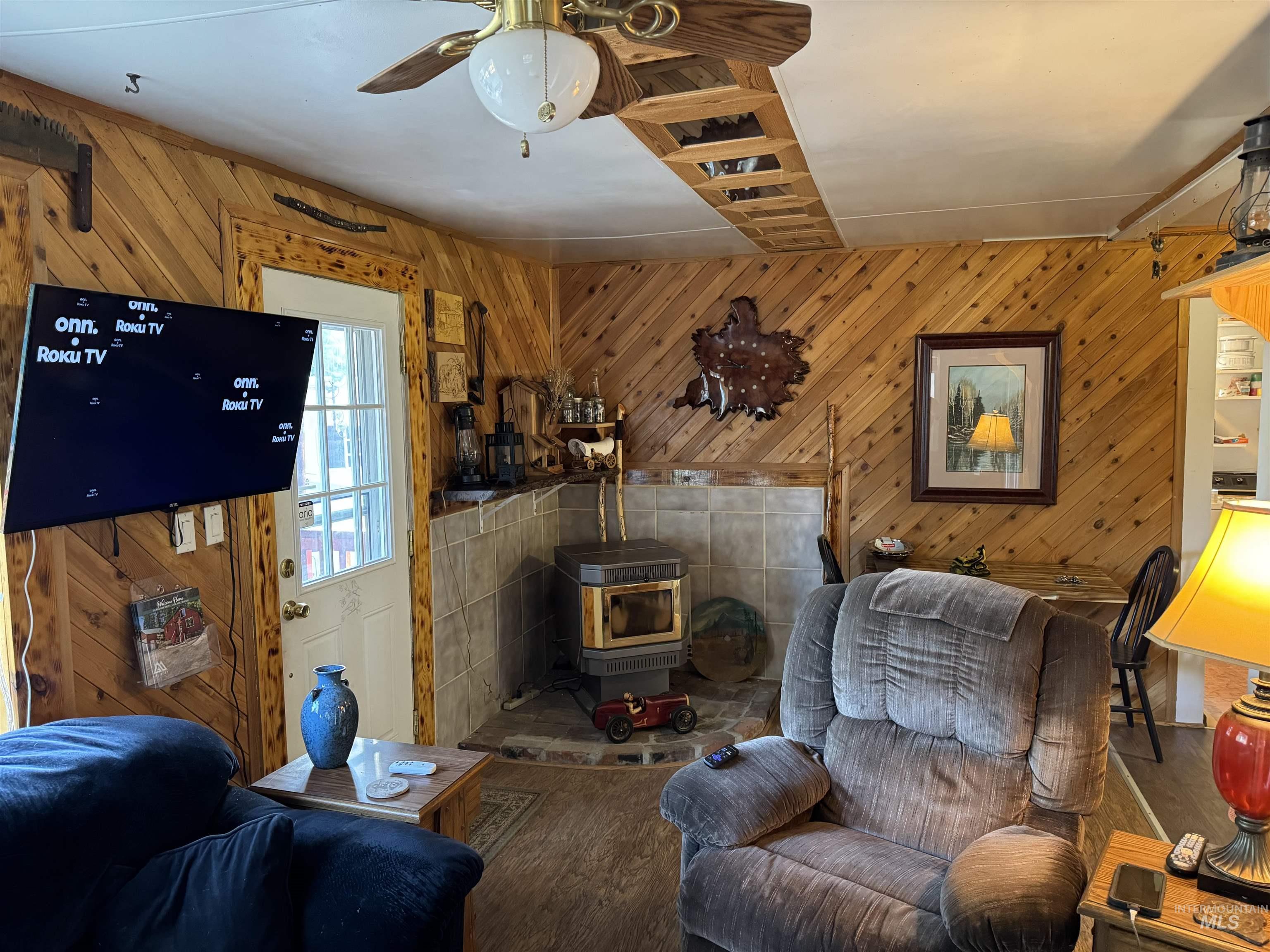 531 Brenda Dr, Cascade, Idaho 83611, 2 Bedrooms, 1 Bathroom, Residential For Sale, Price $449,900,MLS 98994511