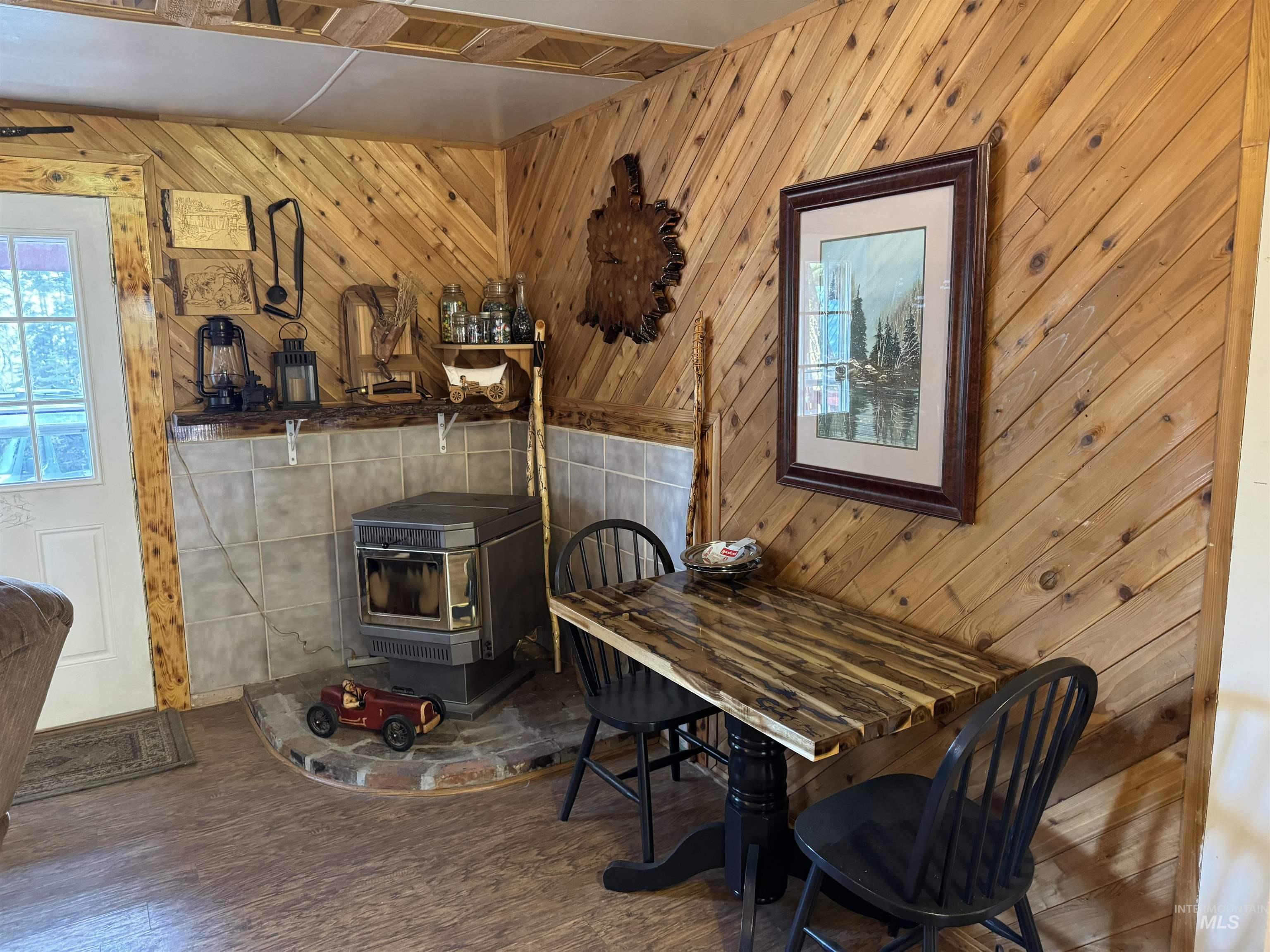 531 Brenda Dr, Cascade, Idaho 83611, 2 Bedrooms, 1 Bathroom, Residential For Sale, Price $449,900,MLS 98994511
