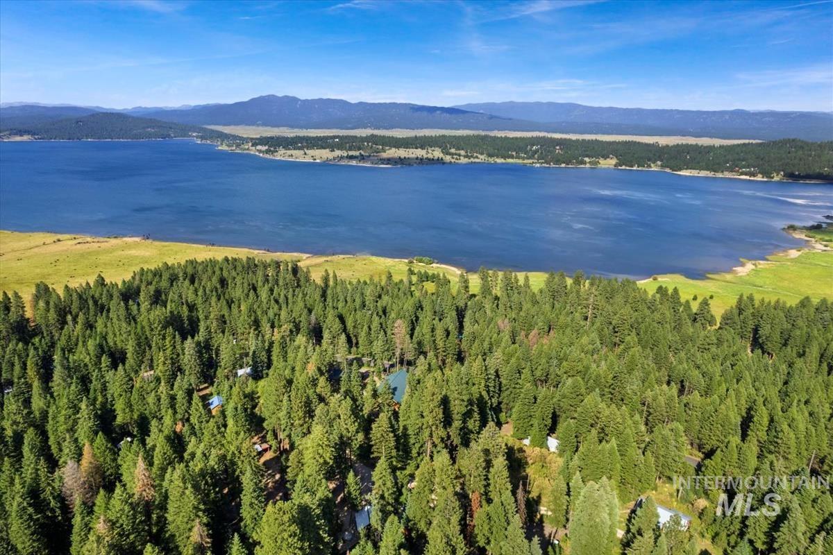 531 Brenda Dr, Cascade, Idaho 83611, 2 Bedrooms, 1 Bathroom, Residential For Sale, Price $449,900,MLS 98994511