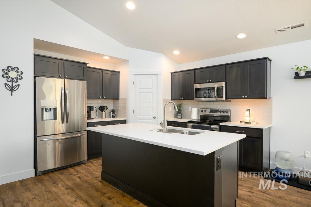 2244 S Knotty Timber Pl, Meridian, Idaho 83642, 3 Bedrooms, 2 Bathrooms, Residential For Sale, Price $499,990,MLS 98994519