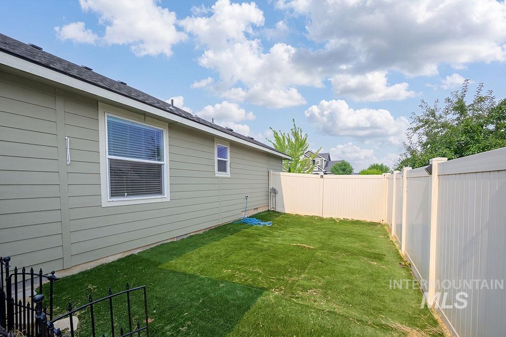 2244 S Knotty Timber Pl, Meridian, Idaho 83642, 3 Bedrooms, 2 Bathrooms, Residential For Sale, Price $499,990,MLS 98994519