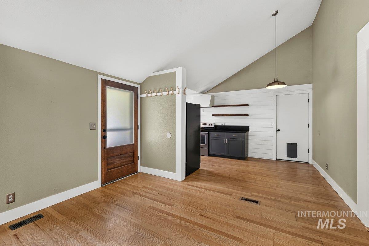 4233 N Tredwell Place, Boise, Idaho 83703, 2 Bedrooms, 1 Bathroom, Residential For Sale, Price $415,000,MLS 98994521