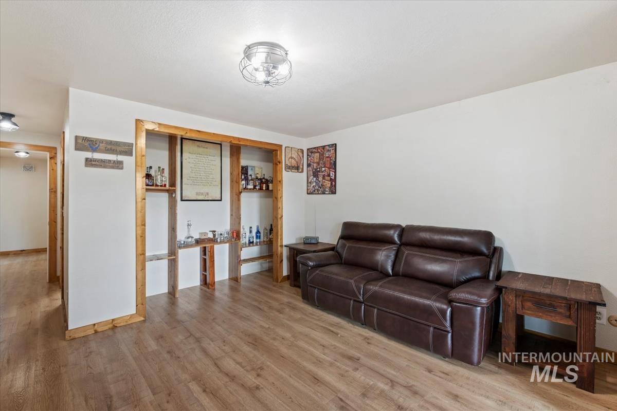 1350 N 9th E, Mountain Home, Idaho 83647, 3 Bedrooms, 3 Bathrooms, Residential For Sale, Price $320,000, 98994528
