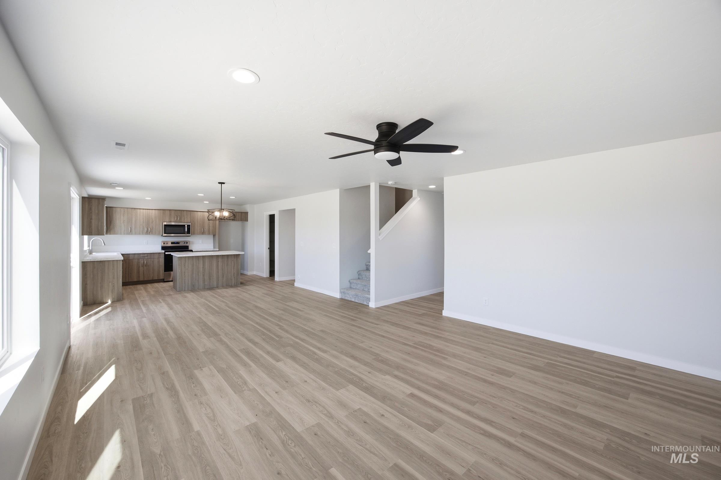 212 W 17th Ave, Jerome, Idaho 83338, 4 Bedrooms, 2.5 Bathrooms, Residential For Sale, Price $474,990, 98994539