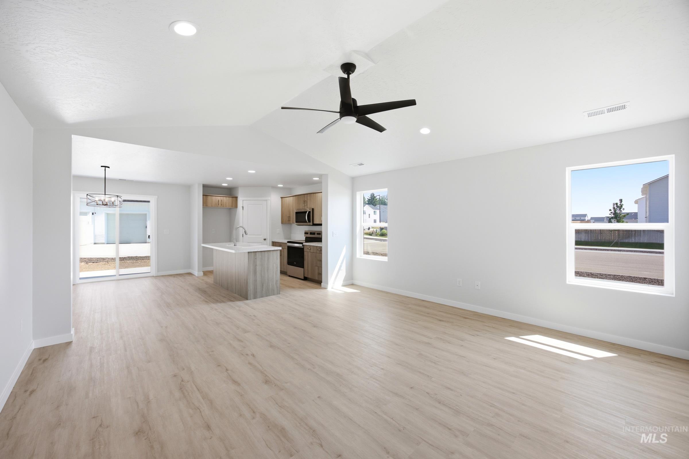 1360 Sunday River St, Middleton, Idaho 83644, 3 Bedrooms, 2 Bathrooms, Residential For Sale, Price $429,990,MLS 98994544