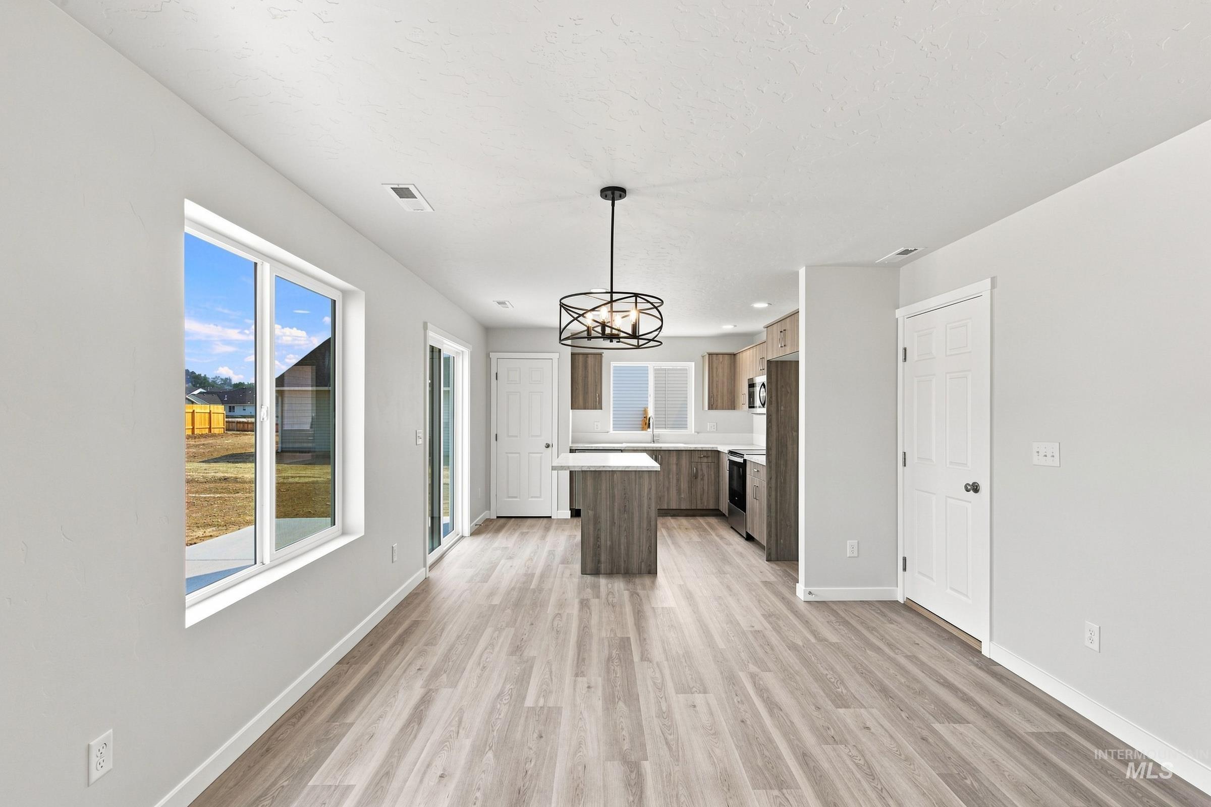 1530 Sunday River St, Middleton, Idaho 83644, 4 Bedrooms, 2.5 Bathrooms, Residential For Sale, Price $449,990, 98994546