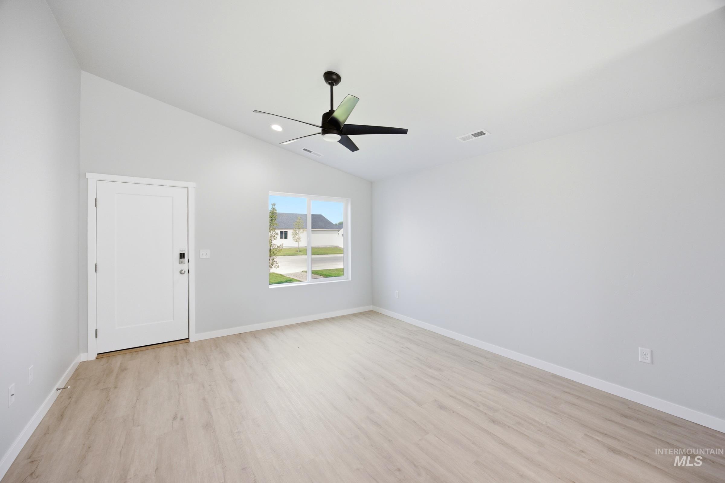 220 Benbrook Ave, Caldwell, Idaho 83605, 3 Bedrooms, 2 Bathrooms, Residential For Sale, Price $395,990,MLS 98994547
