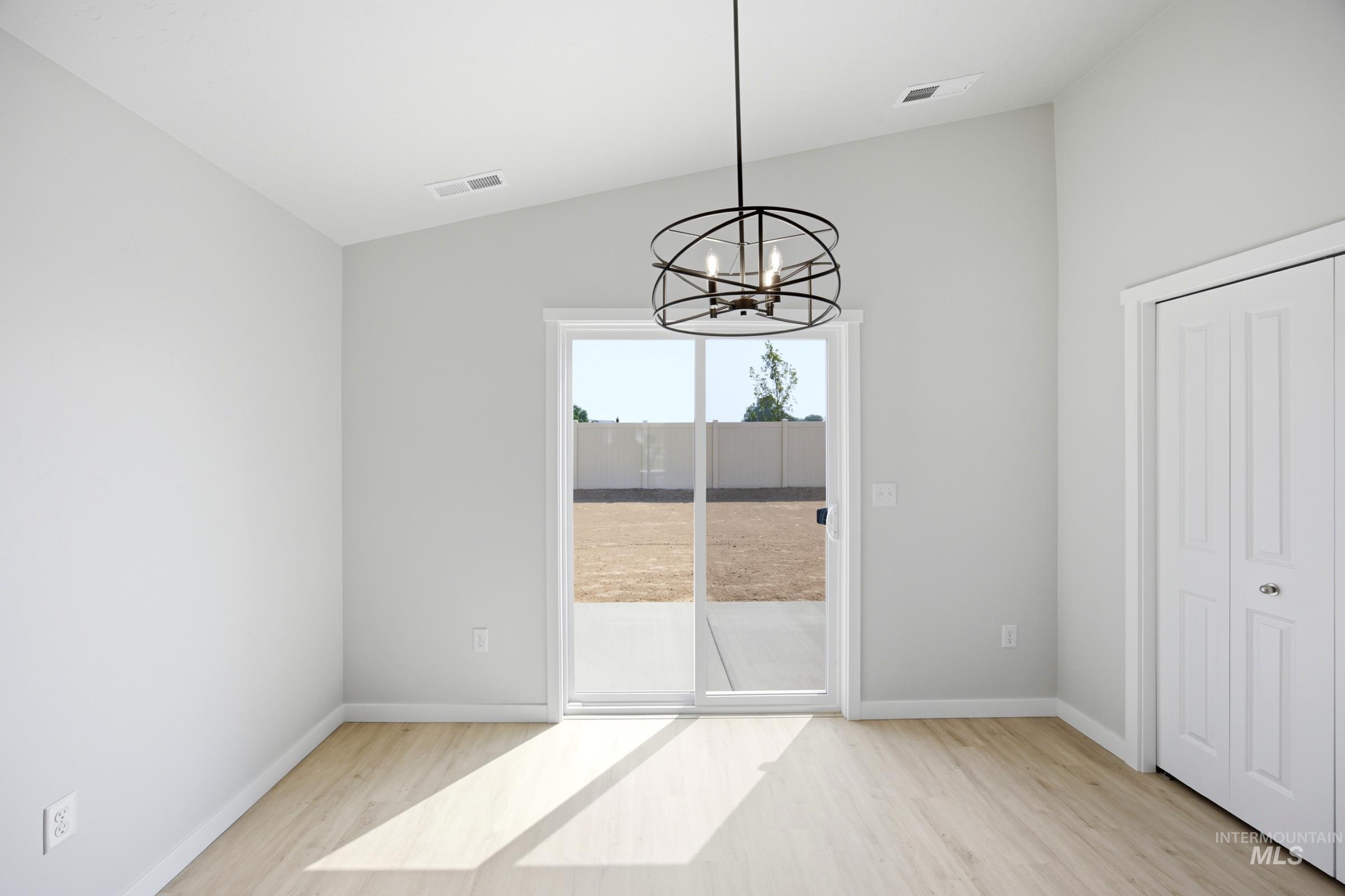 220 Benbrook Ave, Caldwell, Idaho 83605, 3 Bedrooms, 2 Bathrooms, Residential For Sale, Price $395,990,MLS 98994547
