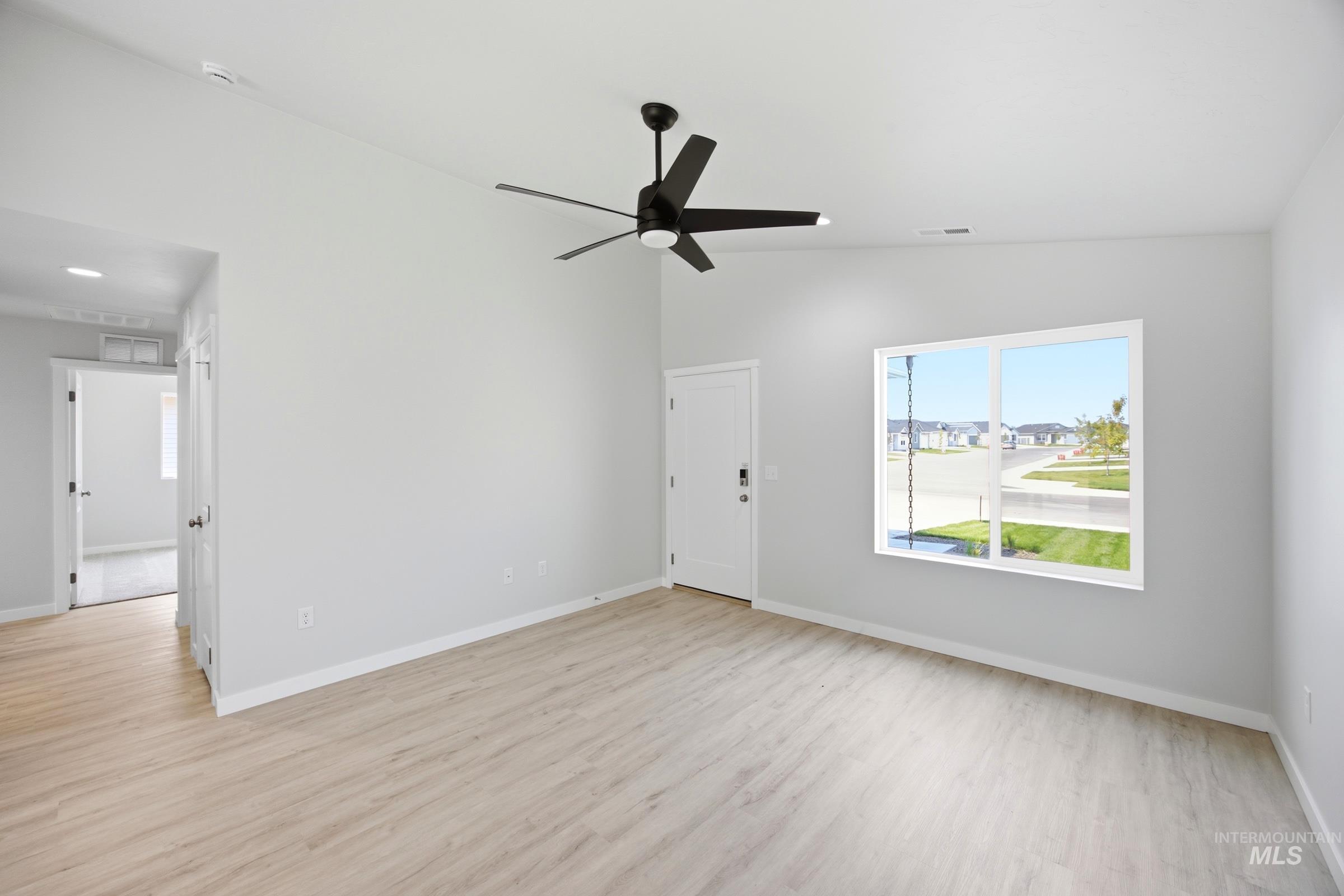 220 Benbrook Ave, Caldwell, Idaho 83605, 3 Bedrooms, 2 Bathrooms, Residential For Sale, Price $395,990,MLS 98994547