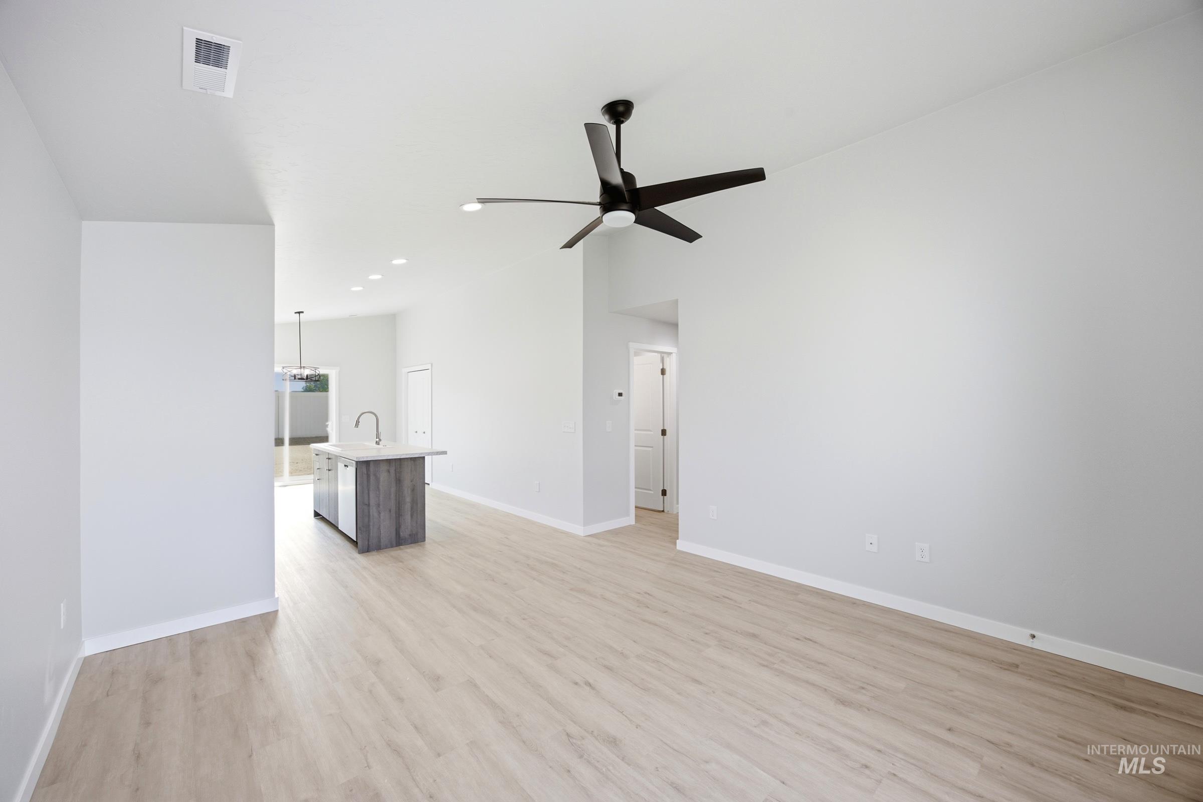 220 Benbrook Ave, Caldwell, Idaho 83605, 3 Bedrooms, 2 Bathrooms, Residential For Sale, Price $395,990,MLS 98994547