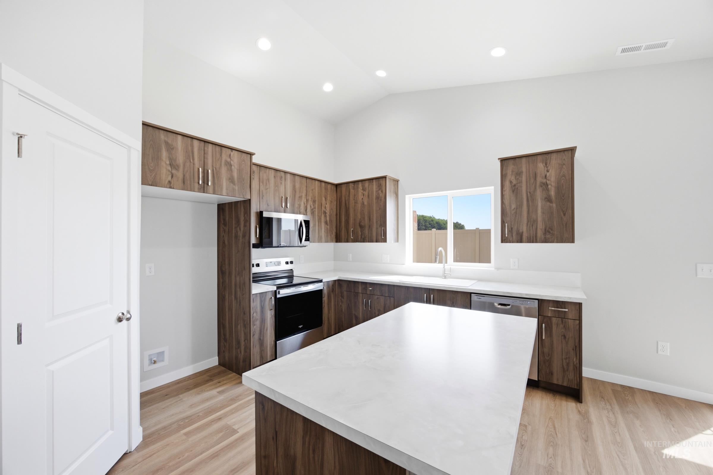 216 Benbrook Ave, Caldwell, Idaho 83605, 4 Bedrooms, 2 Bathrooms, Residential For Sale, Price $449,990,MLS 98994548