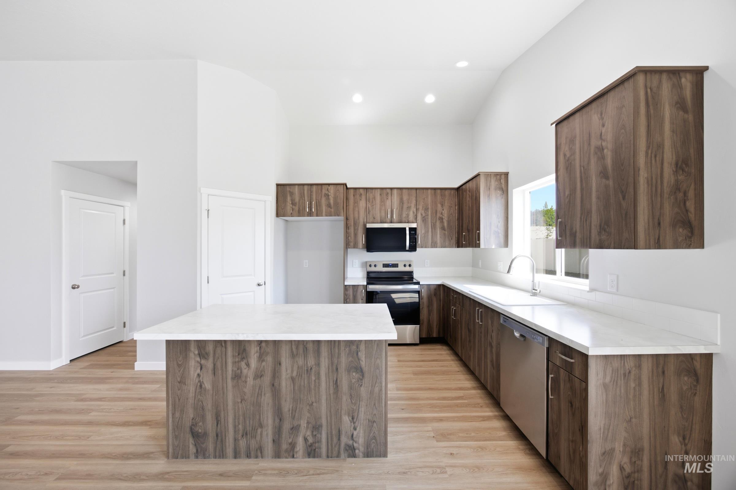 216 Benbrook Ave, Caldwell, Idaho 83605, 4 Bedrooms, 2 Bathrooms, Residential For Sale, Price $449,990,MLS 98994548