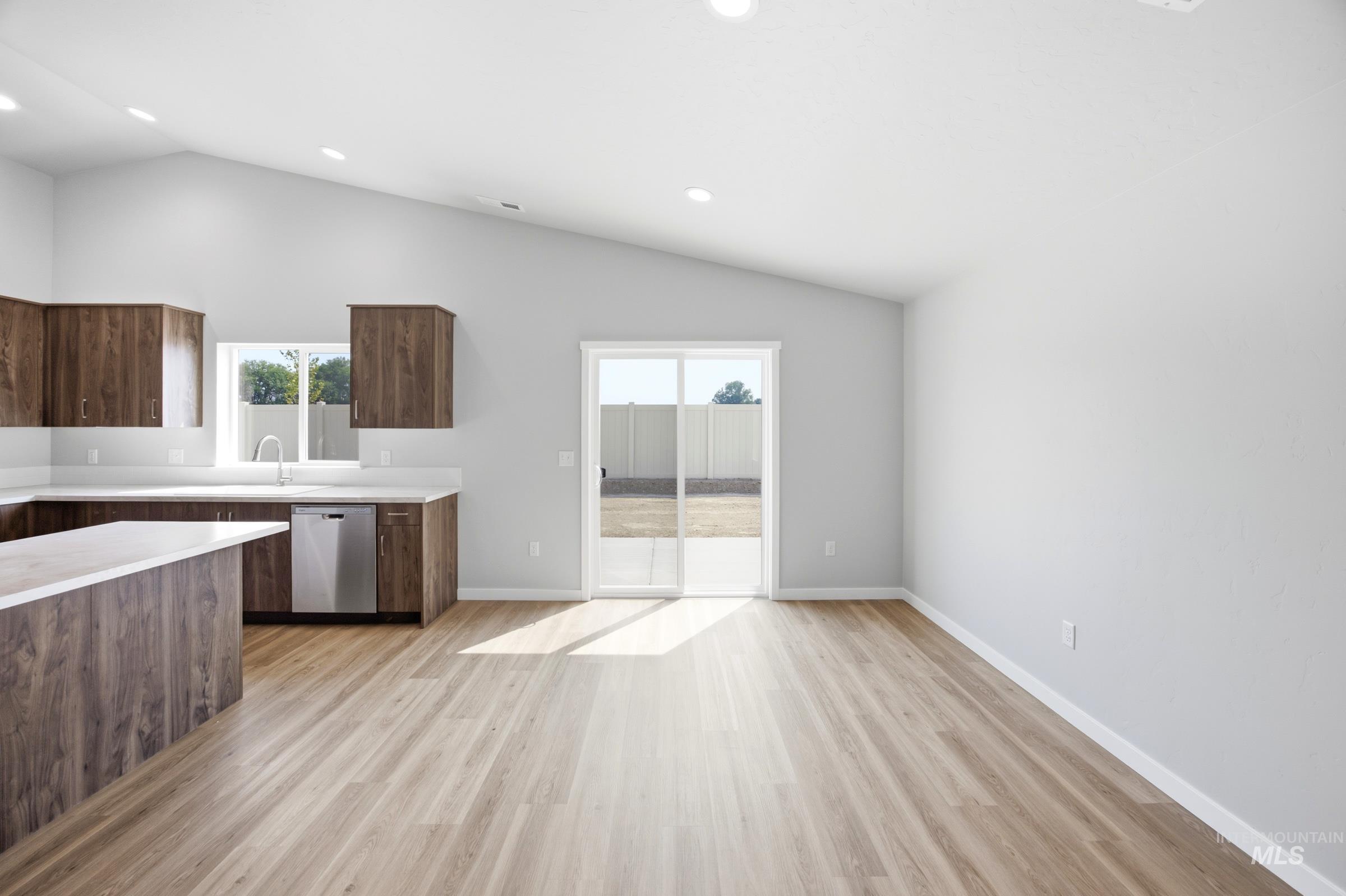 216 Benbrook Ave, Caldwell, Idaho 83605, 4 Bedrooms, 2 Bathrooms, Residential For Sale, Price $449,990,MLS 98994548