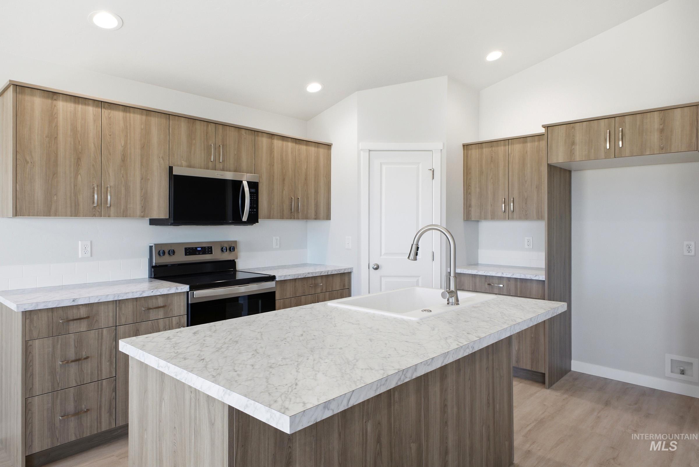 212 Benbrook Ave, Caldwell, Idaho 83605, 3 Bedrooms, 2 Bathrooms, Residential For Sale, Price $439,990, 98994549