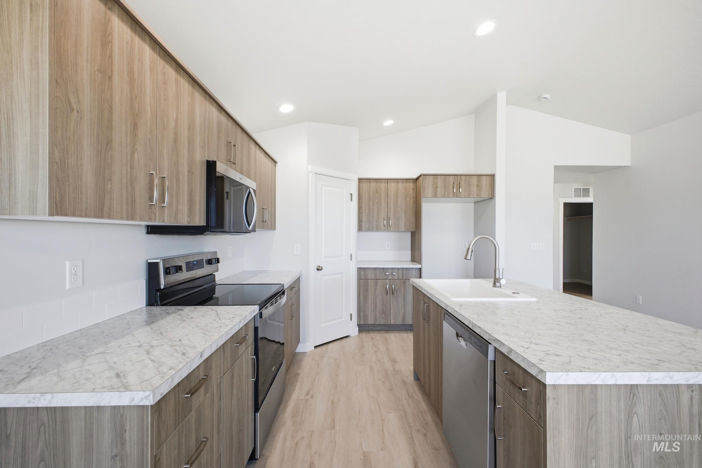212 Benbrook Ave, Caldwell, Idaho 83605, 3 Bedrooms, 2 Bathrooms, Residential For Sale, Price $439,990, 98994549