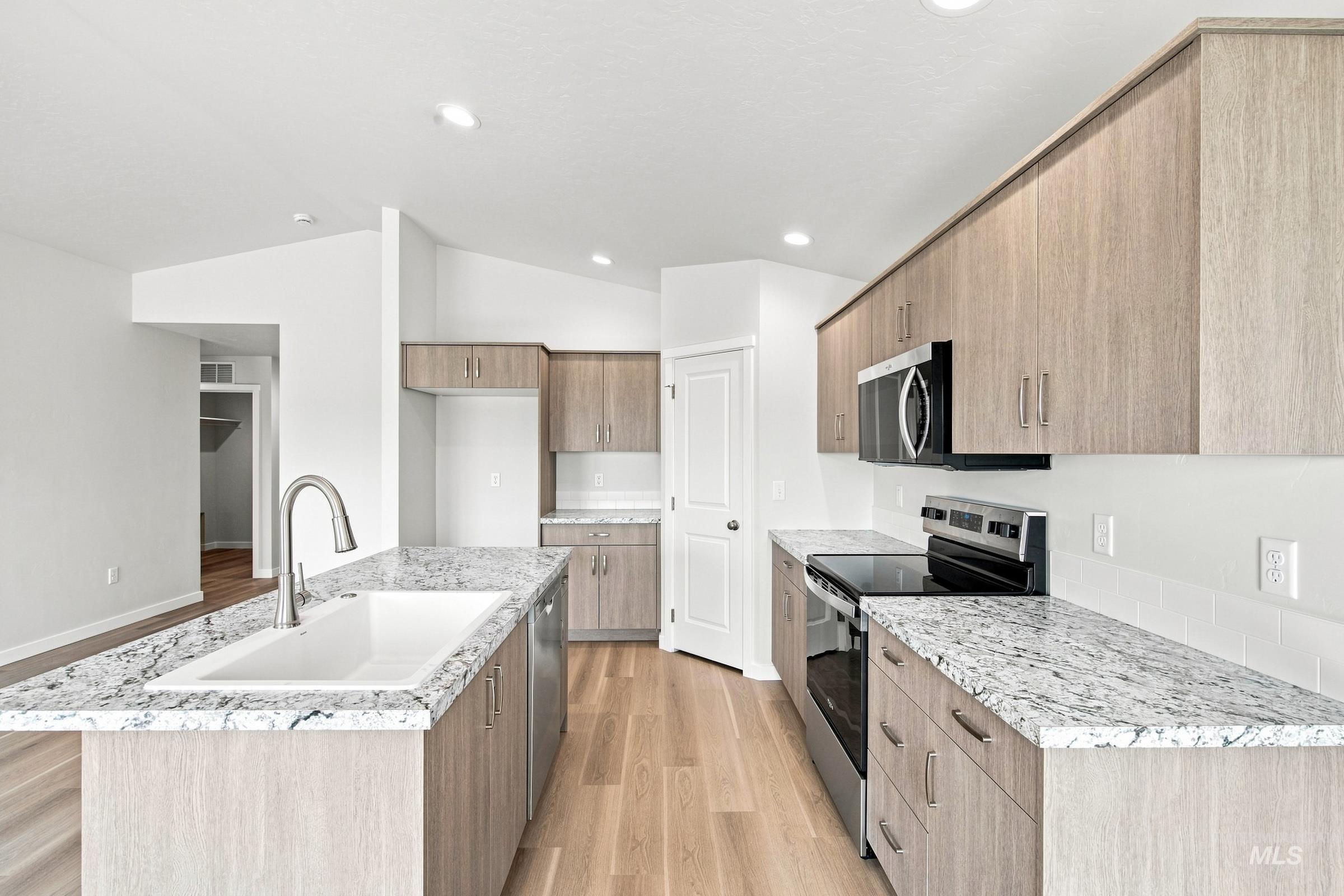 212 Benbrook Ave, Caldwell, Idaho 83605, 3 Bedrooms, 2 Bathrooms, Residential For Sale, Price $439,990,MLS 98994549