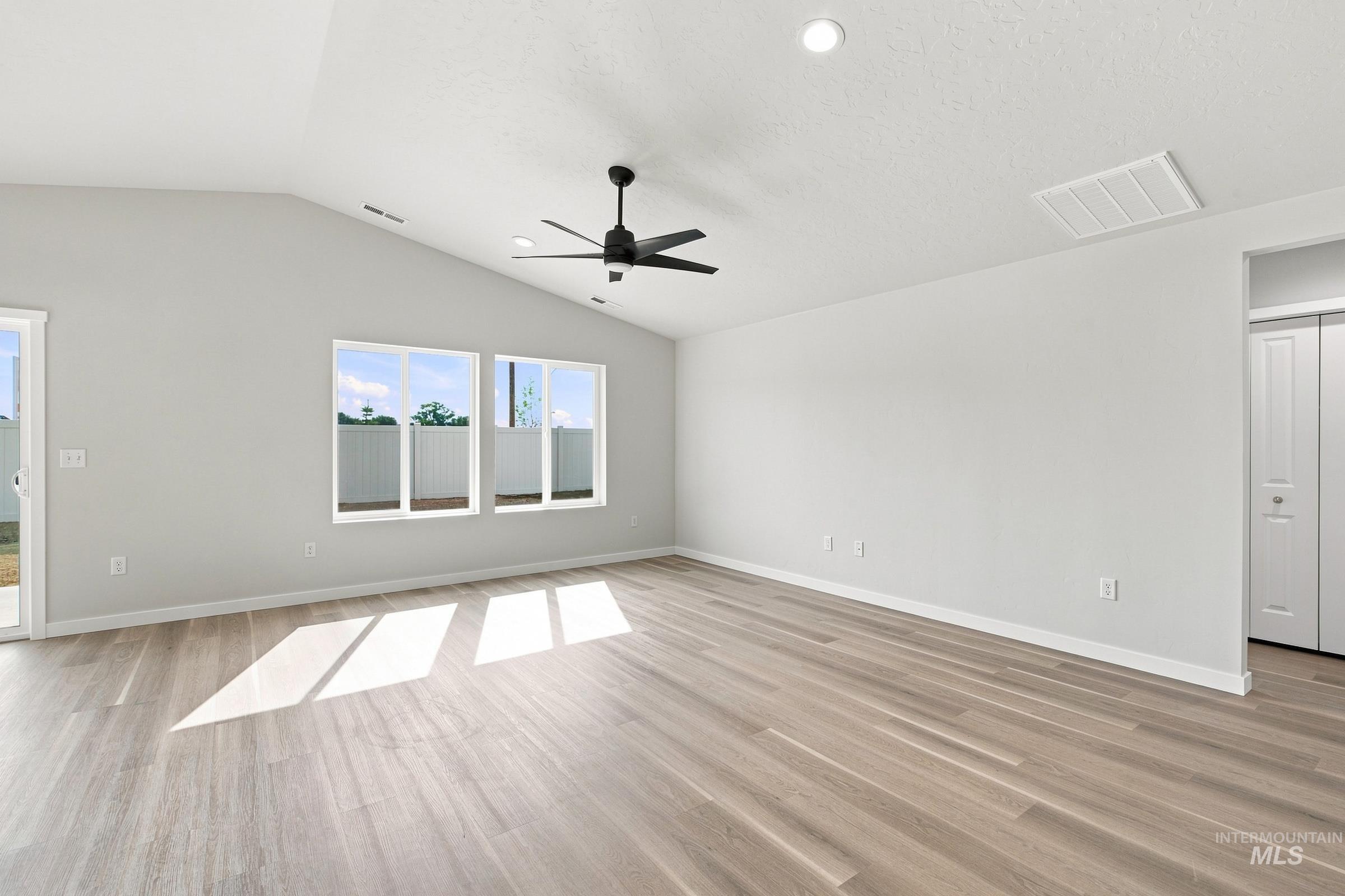 212 Benbrook Ave, Caldwell, Idaho 83605, 3 Bedrooms, 2 Bathrooms, Residential For Sale, Price $439,990,MLS 98994549
