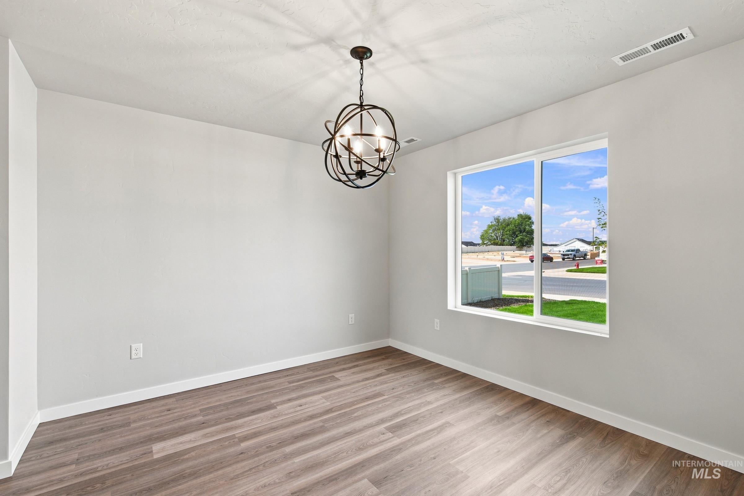 204 Benbrook Ave, Caldwell, Idaho 83605, 3 Bedrooms, 2 Bathrooms, Residential For Sale, Price $410,990, 98994551