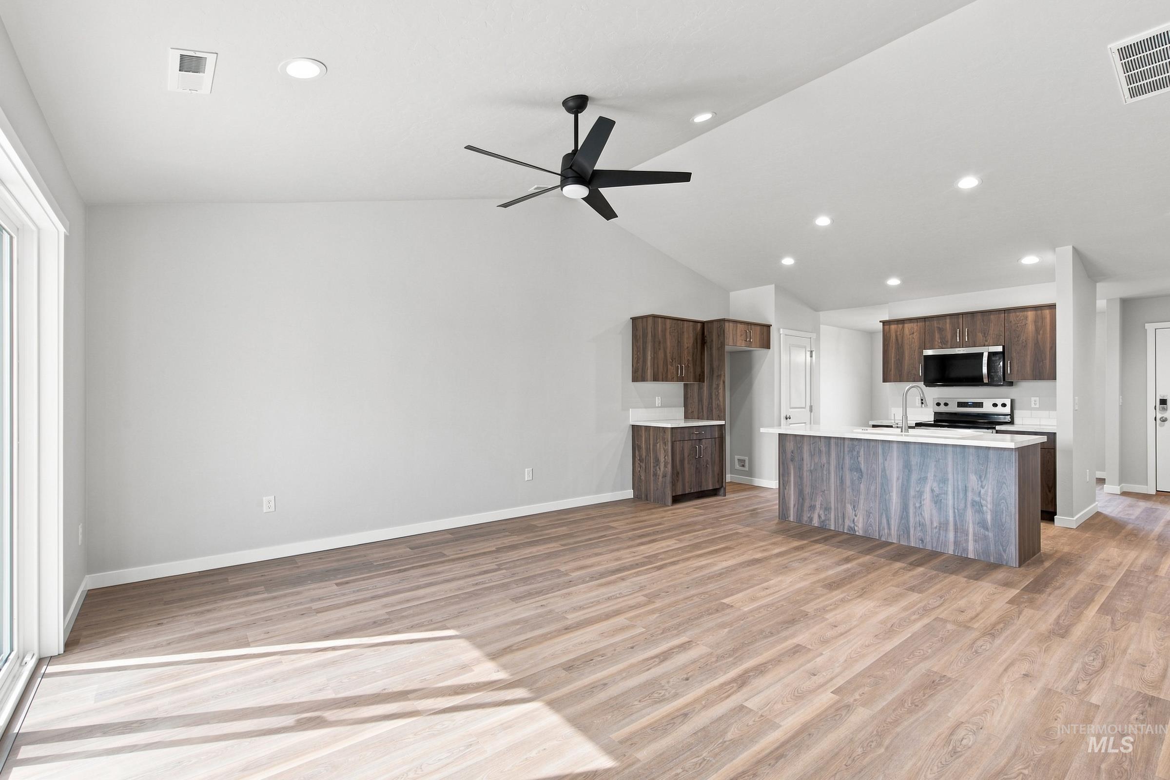 204 Benbrook Ave, Caldwell, Idaho 83605, 3 Bedrooms, 2 Bathrooms, Residential For Sale, Price $410,990, 98994551