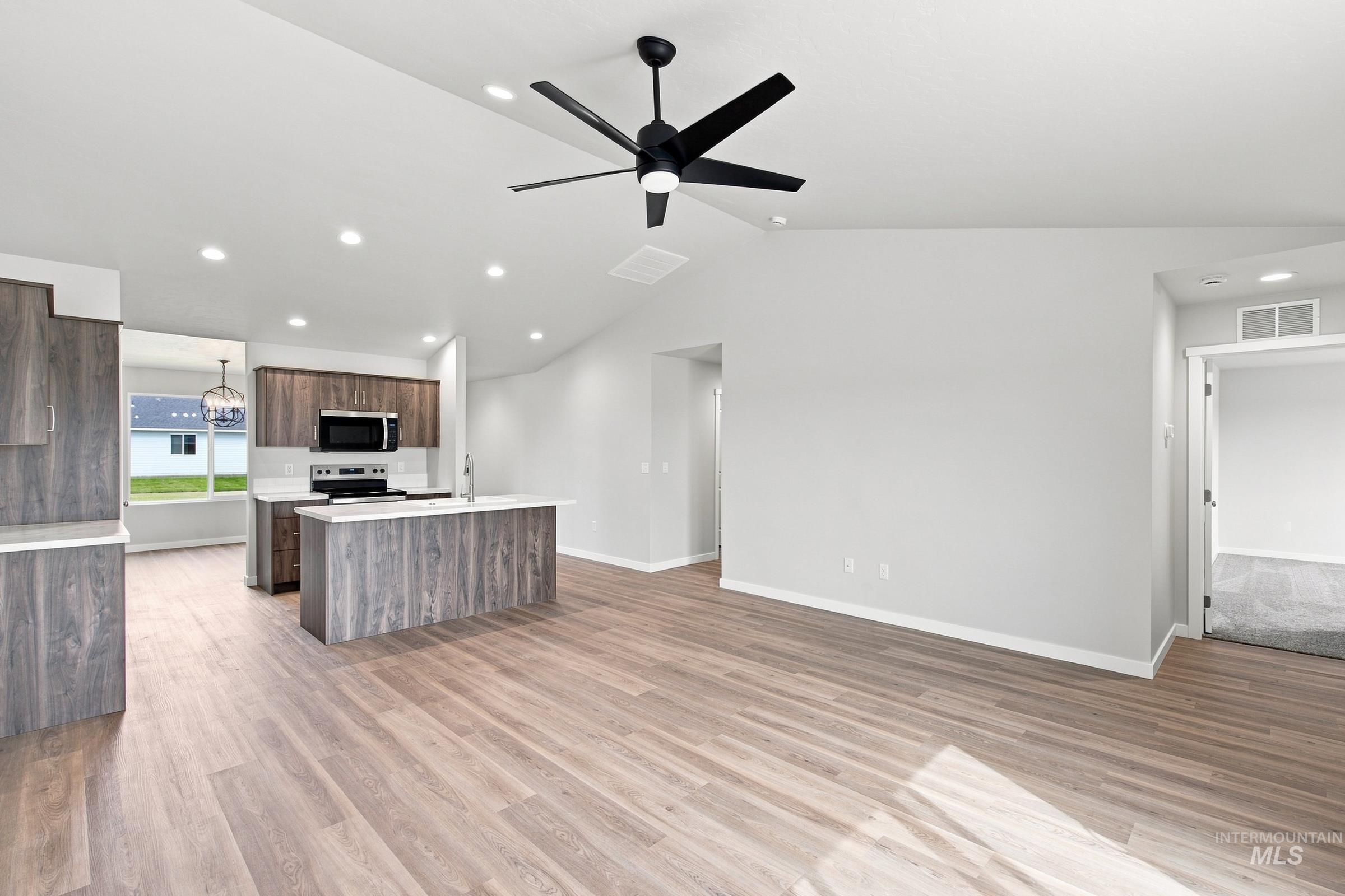 204 Benbrook Ave, Caldwell, Idaho 83605, 3 Bedrooms, 2 Bathrooms, Residential For Sale, Price $410,990, 98994551