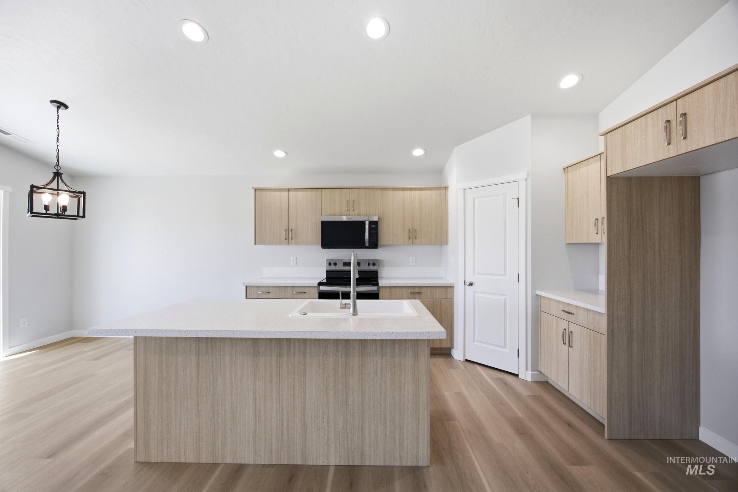 223 Hildago Way, Caldwell, Idaho 83605, 3 Bedrooms, 2 Bathrooms, Residential For Sale, Price $439,990,MLS 98994552