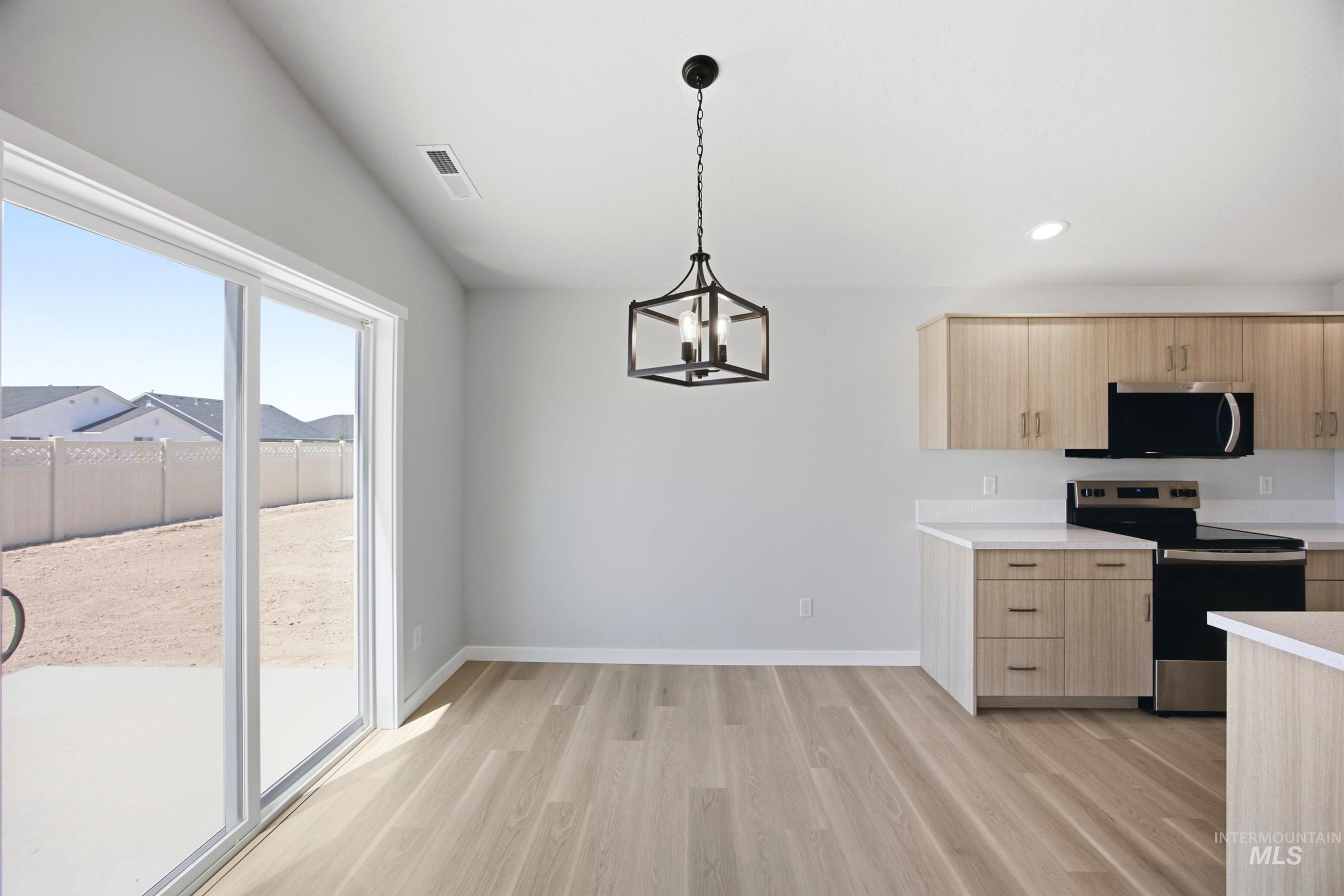 223 Hildago Way, Caldwell, Idaho 83605, 3 Bedrooms, 2 Bathrooms, Residential For Sale, Price $439,990,MLS 98994552